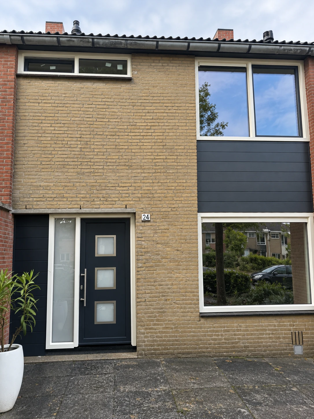 Vertrouwd van buiten. Vernieuwd in detail. · Project Hengelo · geretoucheerde foto